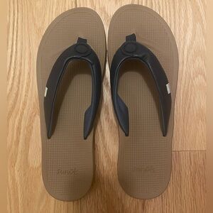 Sanuk blue flip flops women’s size 10